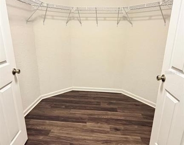 3114 Ashland Lane - Photo Thumbnail 14