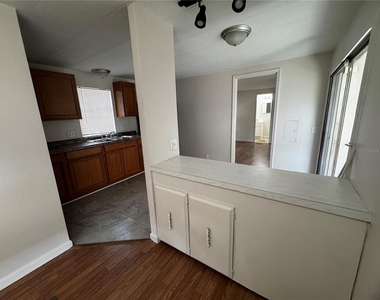 1001 Ne 77th Street - Photo Thumbnail 4