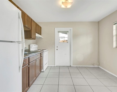 230 S 4th Street - Photo Thumbnail 7