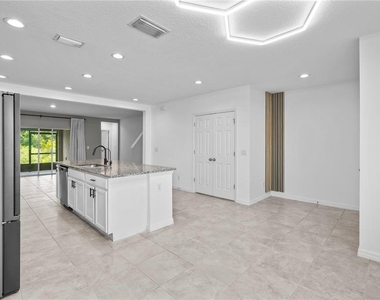 438 Annabella Way - Photo Thumbnail 4