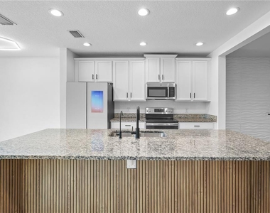 438 Annabella Way - Photo Thumbnail 7