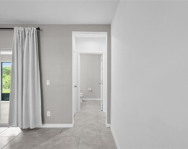 438 Annabella Way - Photo Thumbnail 12