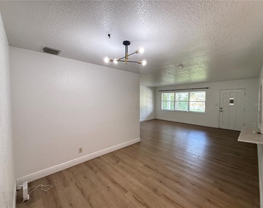 524 N Lakemont Avenue - Photo Thumbnail 4