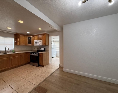 524 N Lakemont Avenue - Photo Thumbnail 9
