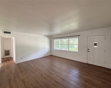524 N Lakemont Avenue - Photo Thumbnail 5