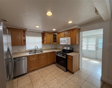 524 N Lakemont Avenue - Photo Thumbnail 8