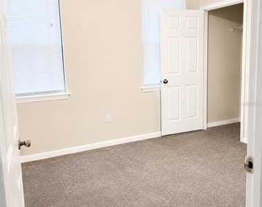 6413 Astor Village Avenue - Photo Thumbnail 12