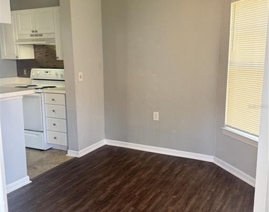 1726 Arbor Lakes Circle - Photo Thumbnail 3