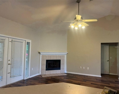 10654 Nw 9th Road - Photo Thumbnail 2