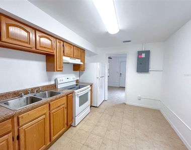 626 Nw 31st Place - Photo Thumbnail 6