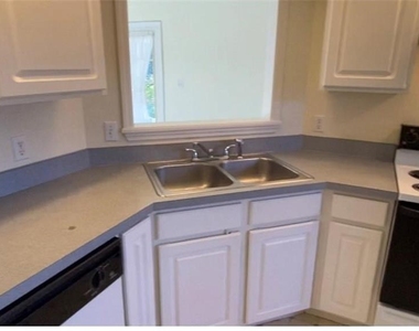 602 Huron Place - Photo Thumbnail 2