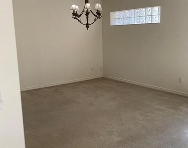 602 Huron Place - Photo Thumbnail 9