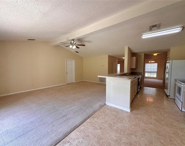 89 Berkshire Lane - Photo Thumbnail 8