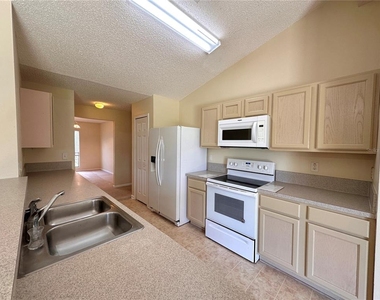 89 Berkshire Lane - Photo Thumbnail 7