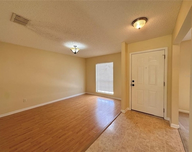 89 Berkshire Lane - Photo Thumbnail 2