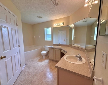 89 Berkshire Lane - Photo Thumbnail 17