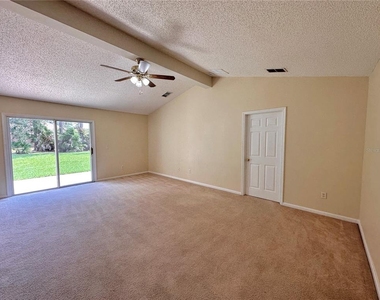 89 Berkshire Lane - Photo Thumbnail 12