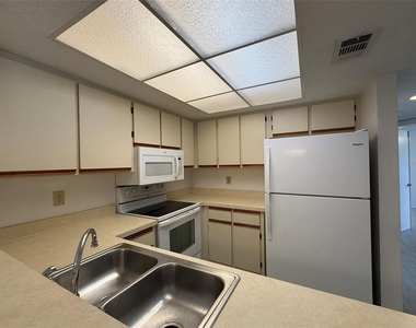 19505 Quesada Avenue - Photo Thumbnail 12