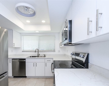 1001 W Marion Avenue - Photo Thumbnail 9