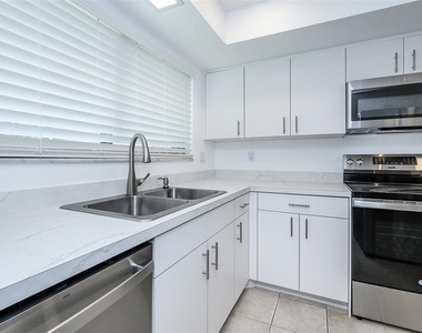 1001 W Marion Avenue - Photo Thumbnail 4