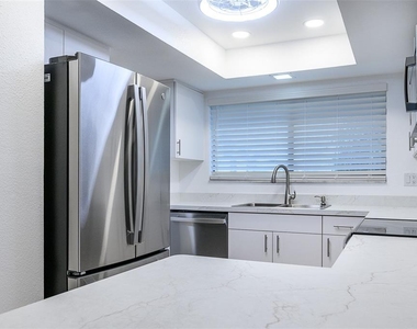 1001 W Marion Avenue - Photo Thumbnail 36