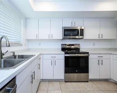 1001 W Marion Avenue - Photo Thumbnail 5