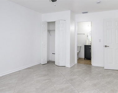 1001 W Marion Avenue - Photo Thumbnail 26