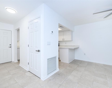 1001 W Marion Avenue - Photo Thumbnail 17