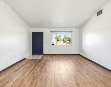 1326 Birchcrest Boulevard - Photo Thumbnail 3