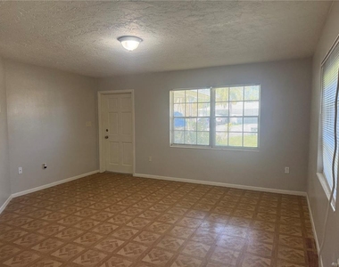 5005 19th Street W - Photo Thumbnail 2