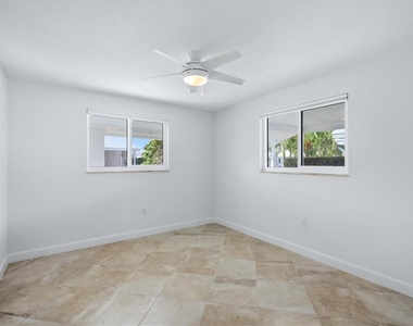 885 Spanish Drive N - Photo Thumbnail 4