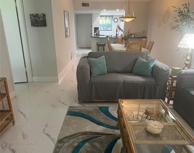 995 Laguna Drive - Photo Thumbnail 15