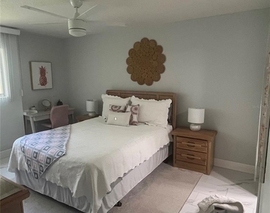 995 Laguna Drive - Photo Thumbnail 4