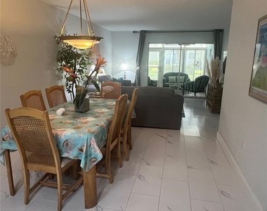 995 Laguna Drive - Photo Thumbnail 2
