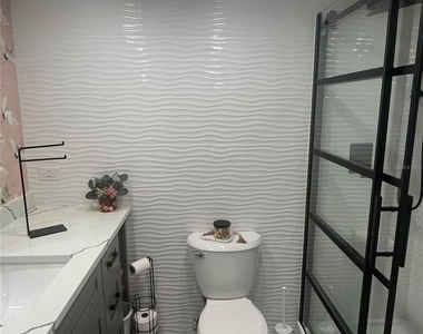 995 Laguna Drive - Photo Thumbnail 7