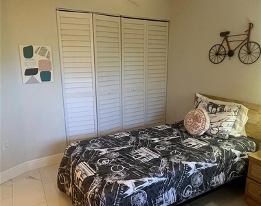 995 Laguna Drive - Photo Thumbnail 24