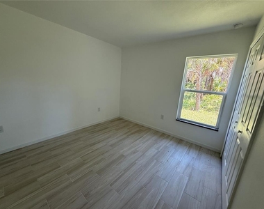 2408 Van Leer Avenue - Photo Thumbnail 16
