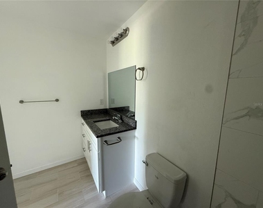 2408 Van Leer Avenue - Photo Thumbnail 10