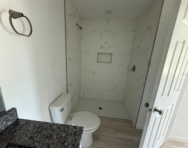 2408 Van Leer Avenue - Photo Thumbnail 11