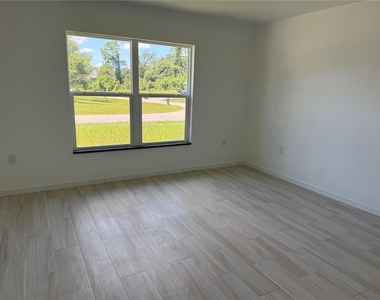 2408 Van Leer Avenue - Photo Thumbnail 8
