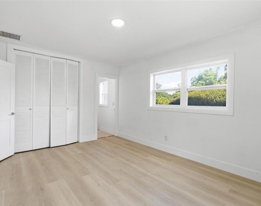 5200 26th Avenue N - Photo Thumbnail 11