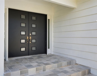 5200 26th Avenue N - Photo Thumbnail 3