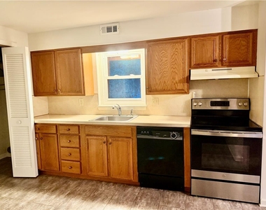2406 Woodstock Dr - Photo Thumbnail 5