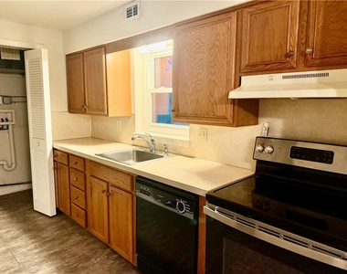 2406 Woodstock Dr - Photo Thumbnail 6