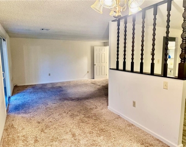 2406 Woodstock Dr - Photo Thumbnail 4