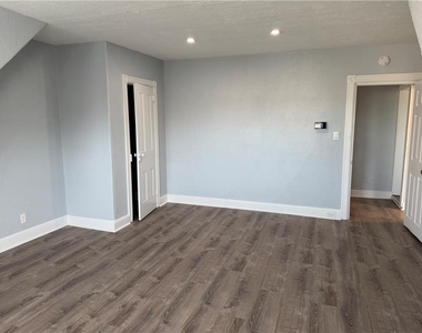 700 Wolf Avenue - Photo Thumbnail 24