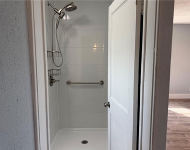 700 Wolf Avenue - Photo Thumbnail 14