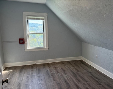 700 Wolf Avenue - Photo Thumbnail 10