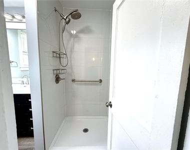 700 Wolf Avenue - Photo Thumbnail 8