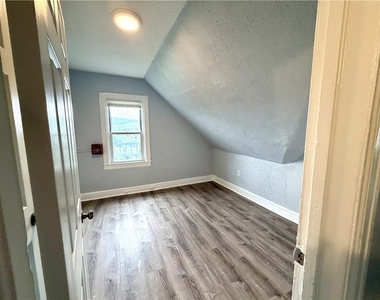 700 Wolf Avenue - Photo Thumbnail 4